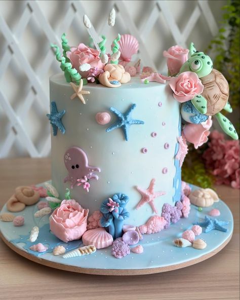 Under the sea 🩵 Oneder The Sea 1st Birthday Cupcakes, Oneder The Sea Smash Cake, Birthday Cake Sea Theme, Under The Sea Birthday Cakes, Under The Sea 1st Birthday Girl, Oneder The Sea 1st Birthday Cake, Oneder The Sea Cake, Under The Sea Cake Ideas, Oneder The Sea