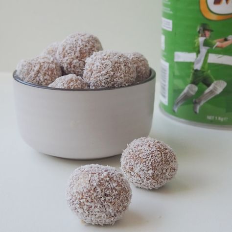 Milo Balls Recipe Milo Recipe, No Bake Slices, Lunchbox Treats, Rum Balls, Bliss Balls, Protein Rich Foods, Quick Snack, Gluten Free Recipes Easy, 4 Ingredient