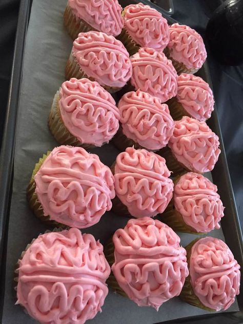 Brain Cupakes Medical Desserts Ideas, Medical Cupcakes Ideas, Medical Party Food Ideas, Science Baking Ideas, Psychology Grad Party Ideas, Medical Themed Snacks, Brain Party Decorations, Psychology Cupcakes, Anatomy Themed Food