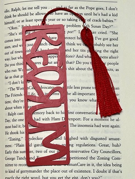 Redrum Bookmark, Horror Bookmark, Spooky Bookmark, Gothic Halloween Novel #etsy #spookybookmark #halloween #horrorbookmark #readinggifts Spooky Bookmarks, Scary Books, Blood Splatter, Horror Lovers, Horror Novel, Reading Gifts, Diy Bookmarks, Round Rock, Gothic Halloween