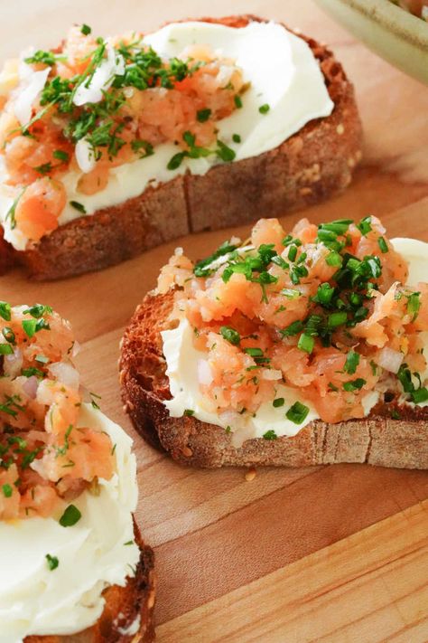 Salmon Lox Bagel, Light Summer Appetizers, Smoked Salmon Tartare, Whisper Of Yum, Lox Bagel, Salmon Lox, Tartare Recipe, Lox And Bagels, Salmon Tartare