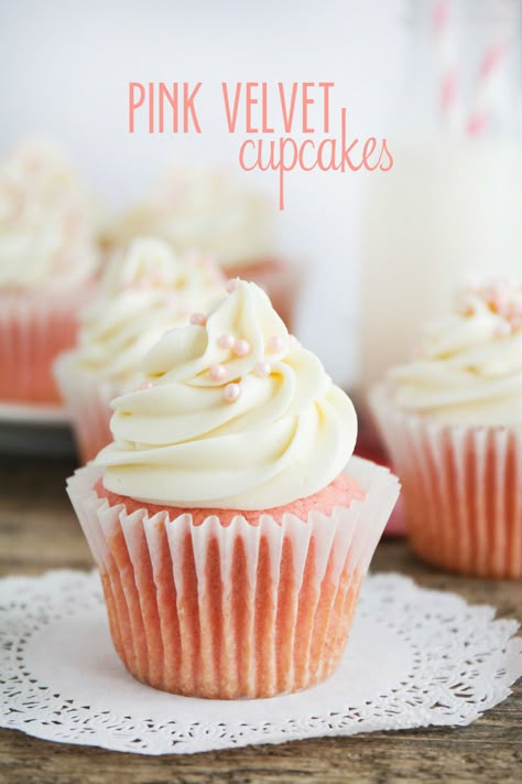 Pink Velvet Cupcakes, Cupcakes Flores, I Heart Naptime, Cupcakes Ideas, Salty Cake, Savory Cakes, Gateaux Cake, Velvet Cupcakes, Love Cupcakes