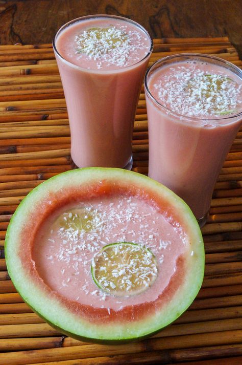 'Otai (Tongan Watermelon Drink) .... yummmm, i wonder how it tastes with a little bit of alcohol in it ;) ~m Tongan Food, Samoan Food, Watermelon Drink, Polynesian Food, Island Food, Hawaiian Food, Think Food, Milkshakes, Flow Chart