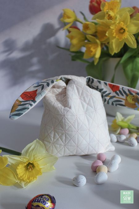 Diy Easter Bags, Sewing Easter Projects, Quilted Easter Baskets, Basket Sewing Pattern, Creative Easter Baskets, Easter Treat Bags, Easter Gift Bags, Bags Patterns, Diy Sewing Gifts