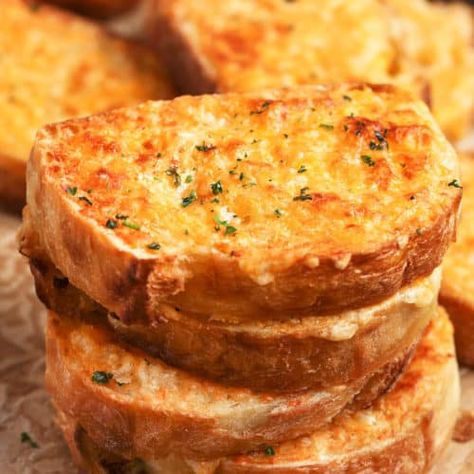 Garlic Cheese Toast - Spend With Pennies Garlic Cheese Toast, Mini Toast, Cheese Toast Recipe, Oven Baked Ribs, Homemade Garlic Butter, Garlic Toast, Cheesy Snack, Homemade Garlic Bread, Cheese Bread Recipe