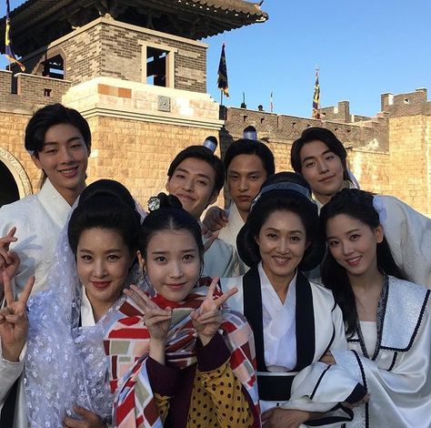 Happy family Moon Lovers Cast, Scarlet Heart Ryeo Cast, Kim Ji Soo, Scarlet Heart Ryeo Wallpaper, Moon Lovers Drama, Moon Lovers Scarlet Heart Ryeo, Moorim School, Scarlet Heart Ryeo, Kang Ha Neul