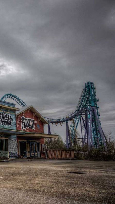 Six Flags New Orleans Six Flags New Orleans, Punk 57, Abandoned Theme Parks, Aesthetic Places, Rihanna Photos, Abandoned Amusement Parks, Six Flags, Amusement Parks, Park Photos