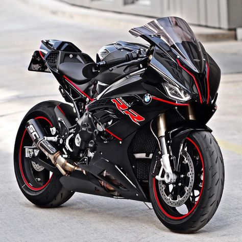 Motorcycle Wallpaper Yamaha, Black Sport Motorcycle, Black Yamaha R1, Motorcycle Yamaha R6 Black, Bmws1000rr Black, Image Moto, Bike Bmw, Kawasaki Bikes, Motorcycle Aesthetic