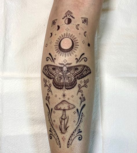 Full Hand Tattoo, Moth Tattoo Design, Earthy Tattoos, Line Tattoo Ideas, Nature Tattoo Sleeve, Hippie Tattoo, Mushroom Tattoos, Fantasy Tattoos, Moth Tattoo