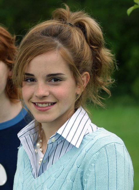 Emma Watson | 2004 | LA Times Photoshoot Emma Watson Young, Emma Watson Makeup, Harry Potter Hairstyles, Emma Watson Hair, Emma Watson Harry Potter, Emma Watson Pics, Emma Watson Style, Images Harry Potter, Girl Celebrities