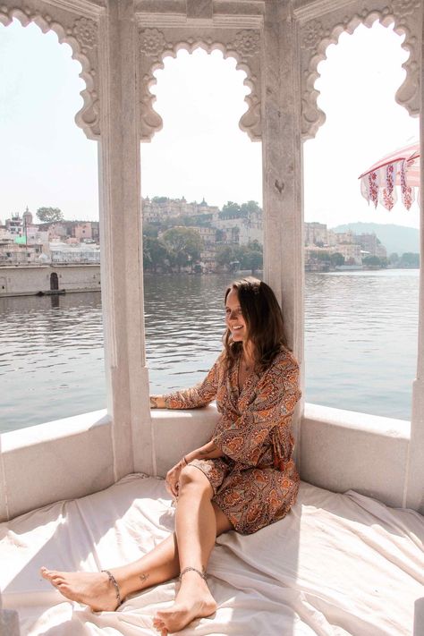 What To Do In Udaipur In 2 Days | Rajasthan, India Udaipur Dressing Ideas, Trip Photo Ideas, Weather In India, Backpacking India, Dressing Ideas, Holiday Travel Destinations, Royal City, India Culture, Travel India