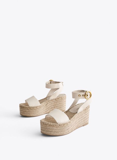 Sandalias con plataforma y piel de vacuno en color beige: 79 euros en Uterqüe. Ella Shoes, Coral Sandals, Low Wedge Sandals, Expensive Shoes, Beautiful Sandals, Womens Sandals Summer, Cute Sandals, Sandal Fashion, Espadrilles Wedges