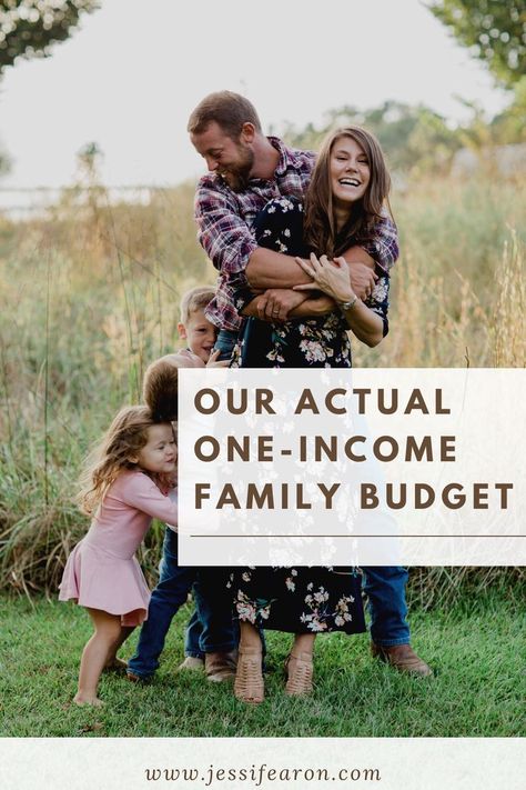 I know how hard it can be to create a budget when you've never created one. So, I decided to share our family's ACTUAL budget with other so you could see how our family of 5 lives on just my husband's income. Single Income Budget, Single Income Family, Income Budget, One Income Family, Natural Family Planning, Life On A Budget, Household Budget, Family Of Five, Family Of 5