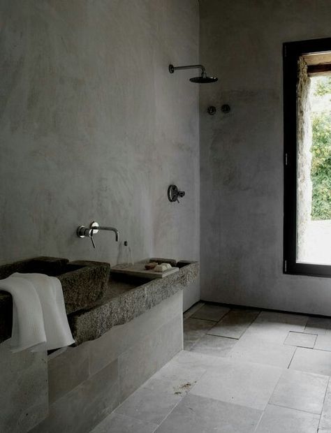 Cement screed walls for bath area Concrete Bathroom Design, Manchester Tan, Industrial Bathroom Design, Dekorere Bad, Modern Style Decor, Concrete Bathroom, Scandinavian Bathroom, Industrial Bathroom, Interior Minimalista