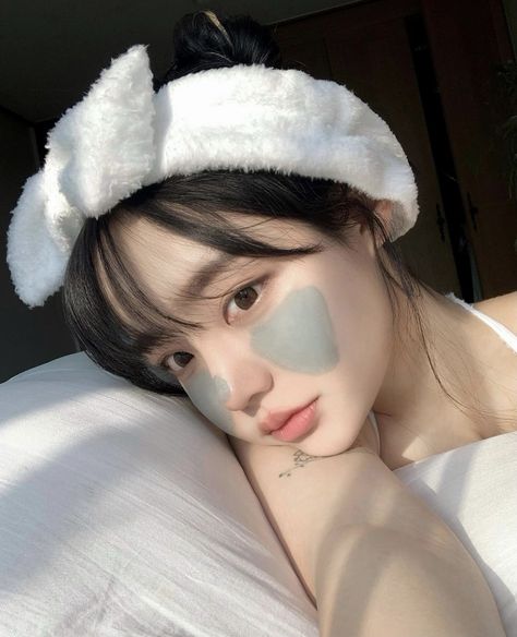 Clear Glowing Skin, Makeup Must Haves, Pretty Skin, Youthful Skin, 인물 사진, Korean Skincare, Korean Beauty, 2024 Vision, Ulzzang Girl