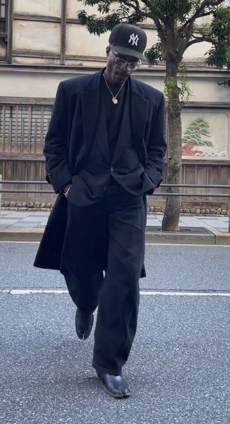 All Black Cocktail Outfit Men, Suit Outfit Men Classy, Men Formal Streetwear, Formal Black Mens Fashion, Sophisticated Streetwear Men, Old Money Winter Men Outfit, Margiela Runway 90s, Streetwear Suit Men, Street Formal Men