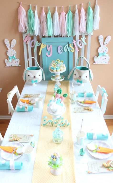 "Hoppy Easter" kids table from a Hoppy Easter Party for Kids on Kara's Party Ideas | KarasPartyIdeas.com (12) Easter Party For Kids, Easter Kids Table, Easter Party Table, Kids Easter Party, Diy Osterschmuck, Easter Birthday Party, Easter Party Games, Easter Party Food, Easter Event