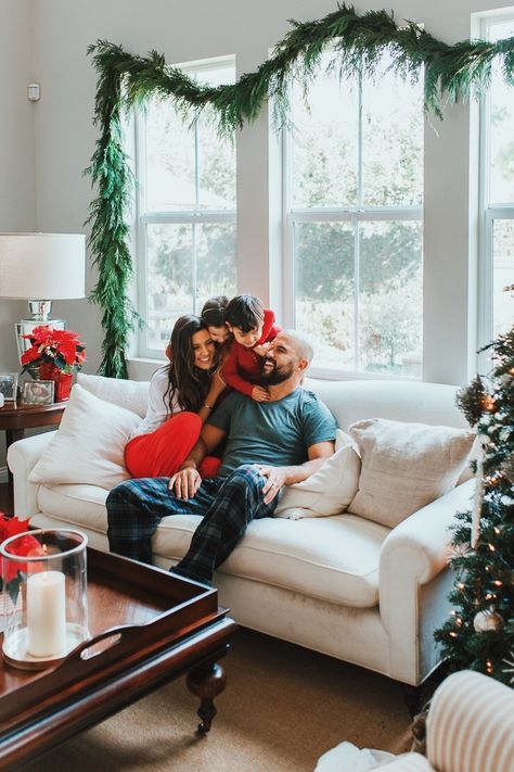 Indoor Christmas Photos, Andee Layne, Christmas Family Photoshoot, Red And Gold Christmas Tree, Winter Family Photos, Merry Christmas Family, Xmas Pictures, Xmas Photos, Family Christmas Pictures