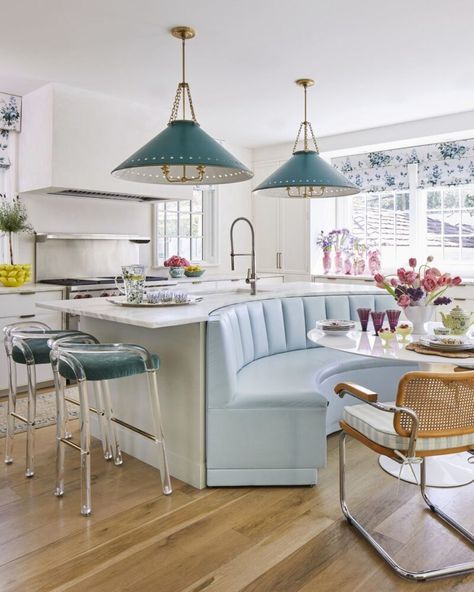 Gorgeously Grandmillennial by Hundley Hilton - The Glam Pad Gorgeous White Kitchen, Veranda Magazine, White Tile Backsplash, Beach Kitchens, Kitchen Bench, All White Kitchen, Yellow Kitchen, White Modern Kitchen, Luxury Kitchen Design