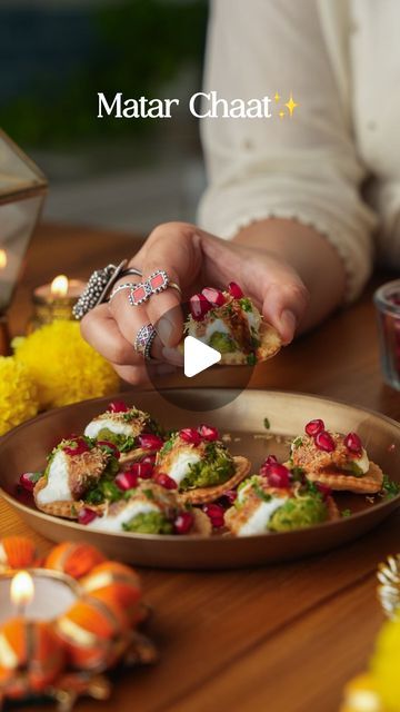 Saloni Kukreja🌷 on Instagram: "This Matar Kulcha Inspired Chaat is perfect for Diwali parties or a snack that will impress your guests ✨ With air-fried puris topped with a zesty pea mix, tangy chutney, and a variety of fresh garnishes, this brings together the best of classic street food with a twist! 

Ingredients:
For Pea Mix:
	•	1 cup peas 
	•	3 tablespoons coriander 
	•	3 tablespoons mint
	•	Salt, to taste
	•	Pepper, to taste
	•	2 cloves garlic
	•	1 spicy green chilli
	•	1 tablespoon lime juice
	•	1/2 teaspoon cumin powder
	•	1/2 teaspoon coriander powder
	•	1/4 teaspoon chilli powder
	•	1/4 teaspoon amchoor

For Puris:
	•	1 cup maida (all-purpose flour)
	•	1/2 teaspoon salt
	•	1.5 tablespoons oil
	•	1/4 cup water
	•	1/4 teaspoon baking powder
	•	1 tablespoon semolina

For Assembly: Indian Food With A Twist, Indian Starters Vegetarian, Saloni Kukreja, Mint Salt, Indian Chaat, Food With A Twist, Easy Appetizers, Chaat Recipe, Vegetarian Snacks Recipes