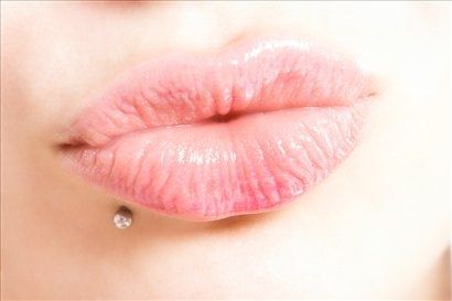 Lip Piercing | Lip Piercings Dahlia Piercing, Least Painful Piercings, Lower Lip Piercing, Lip Piercing Labret, Piercing Girl, Conch Ring, Piercing Lip, Monroe Piercing, Lip Piercings