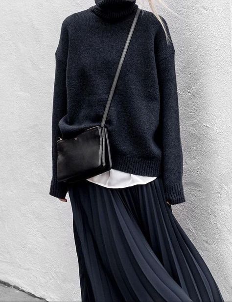 Minimalisticky Chic, Skirt Diy, Black Pleated Skirt, Looks Street Style, Outfit Trends, Mode Inspo, Looks Chic, 가을 패션, Looks Style