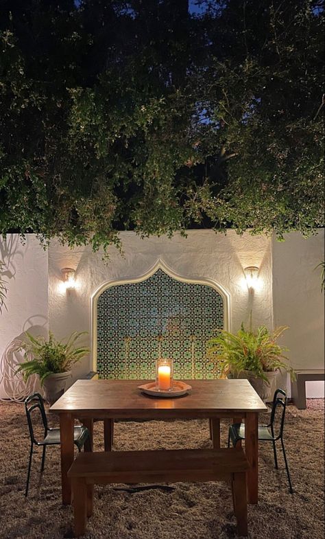 Moroccan Garden Ideas, Moroccan Exterior, Spanish Style Backyard, Arabic Garden, Moroccan Fountain, Spanish Style Home Interior, Mexico House Ideas, Berlin Interior, Moroccan Garden