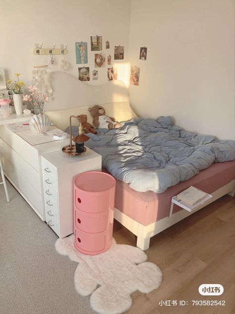 Room Colour Ideas, Bathroom Narrow, Small Room Layouts, Modern Bedroom Wardrobe, Nightstand With Storage, Small Room Makeover, Round Nightstand, Style Side Table, Bedroom Cupboard