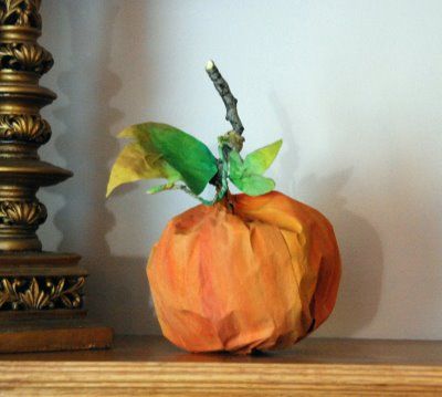 How to make a Paper Bag Pumpkin - Here's a simple and fun step-by-step tutorial that you can do with ( or without ) your kids. It's one of many great art and craft projects from Gail Bartel at ThatArtistWoman.org How To Make A Paper Bag, Diy Paper Bag, Paper Bag Crafts, Fall Art Projects, Bag Craft, Autumn Crafts, Fall Projects, Theme Halloween, Pumpkin Crafts