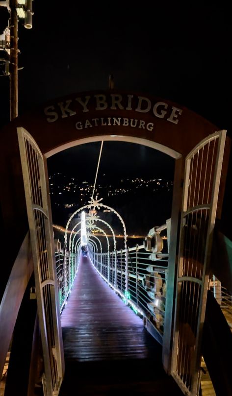 Gatlinburg In December, Downtown Gatlinburg Tennessee, Christmas In Gatlinburg Tn, Skybridge Gatlinburg, Gaitlandburg Tennessee, Gatlinburg Tennessee Winter, Gatlinburg Tennessee Christmas, Gatlinburg Tennessee Cabins, Things To Do In Gatlinburg