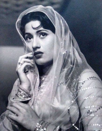 Madhubala Madhubala Actress, Old Bollywood Actress, Bollywood Retro, Old Film Stars, Bollywood Pictures, Bollywood Posters, Retro Bollywood, Vintage Bollywood, Bollywood Actors