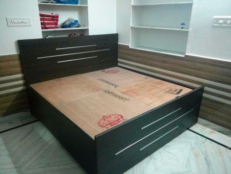 Box Bad Design Wood, Simple Bad Design Bedrooms Beds, Ply Bed Design, Sunmica Designs, Cot Design, Bad Room Design, Wooden King Size Bed, Wooden Almirah, Simple Bed Designs