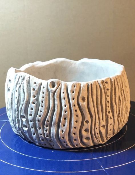 Pottery Texture Ideas, Pinch Pottery Ideas, Coil Pots Ideas Creative, Coil Bowls Ceramic, Coil Pots Ideas, Pottery Training, Handmade Clay Pots, Coil Pottery, Handmade Ceramic Planters