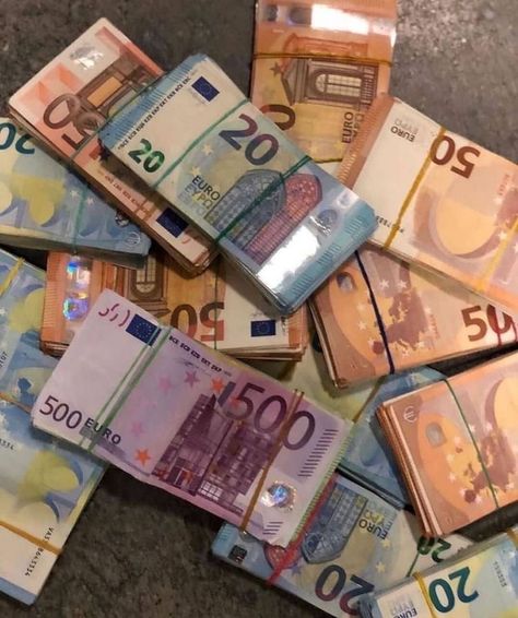 Euro Banknotes, Imperiul Roman, Money Vision Board, Fake Money, Money Stacks, Money Pictures, Money On My Mind, Rich Money, Success Affirmations