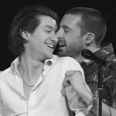 xarctic.monkeys／2016/08/27 10:04:33／What are we supposed to do without these beans anymore T_T ▪ ▪ ▪ ▪ ▪ ▪ #tlsp #milex #thelastshadowpuppets #alexturner #mileskane #articmonkeys #imgoingtocryy Alex And Miles, Miles Kane, Alex Arctic Monkeys, Rockstar Gf, The Last Shadow Puppets, Last Shadow, Monkey 3, Artic Monkeys, Shadow Puppets