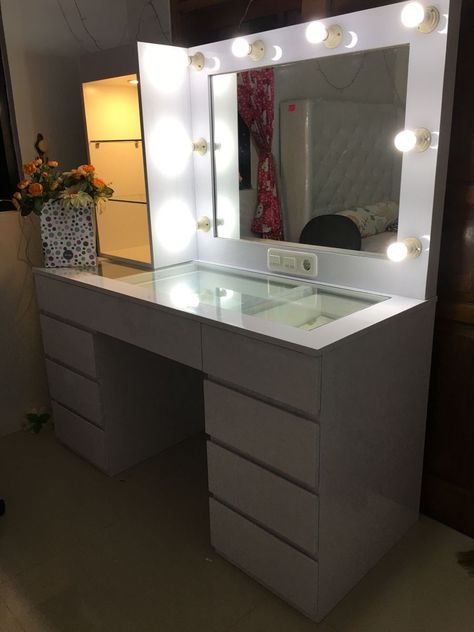 Meja rias kualitas premium Meja Rias Aesthetic, Polygon Animal, Laci Meja, Dressing Table Design, Polygon Art, Paper Home, Makeup Rooms, Beauty Room, Home Decorations