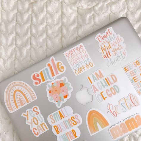 Aesthetic Laptop Stickers #diyclearstickers Aesthetic Water Bottle Stickers, Laptop Design Stickers, Stickers On Laptop Aesthetic, Water Bottle Stickers Ideas, Hydroflask Stickers Ideas, Stickers On Water Bottles, Laptop With Stickers, Laptop Decoration Stickers, Sticker On Laptop