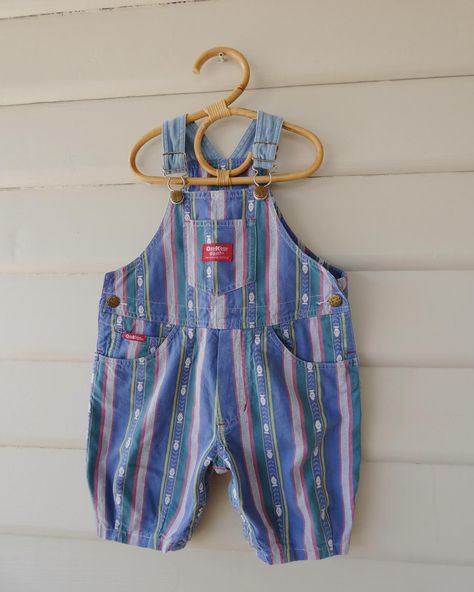 🎈Up For Offers 🎈 Via Dm or in the comment section. • Another BANGER !!! Look at this beauty 😍 • Hard to find - Vintage Oshkosh Overalls. SIZE & FIT : This beauty is tagged as a size 1Y, but runs generous and would be best for a size closer to 2 in our opinion. 🎈 Please always refer to measurements below if necessary : - Strap to saddle : 46.5 to 48cm. - Strap to hem : 59.5 to 61cm. 🎈 FEATURES : - Front pockets. - Gorgeous red Oshkosh logo. - Classic vestbak details. - Snap buttons for easy na... Oshkosh Overalls, Vintage Oshkosh, Hard To Find, Saddle, Overalls, That Look, ? Logo, Red, Beauty