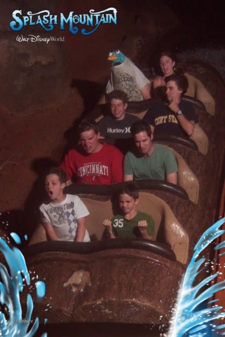 The origin of "Everyday we stray further from god". Roller Coaster Pictures, Rollercoaster Funny, Funny Disney Pictures, Humor Disney, Disney World Pictures, Mountain Pictures, Splash Mountain, 웃긴 사진, Disney Funny