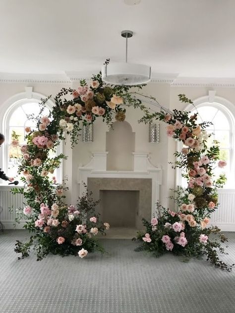 Arch Greenery, Wedding Arch Greenery, Wedding Arch Ideas, Fresh Wedding Flowers, Arch Ideas, Floral Arch Wedding, Low Cost Wedding, Ceremony Decor, Floral Arch