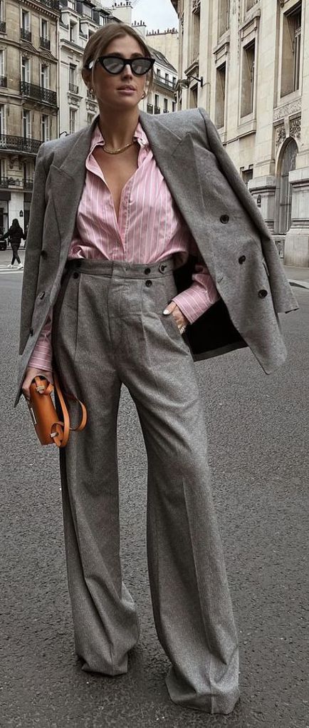 Grey Blazer Outfit Work, Grey Trousers Outfit Women, Pinstripe Suit Women, Pink Shirt Outfit, Grey Pants Outfit, Formal Pants Women, Light Grey Suits, Business Outfits Women, Smart Outfit