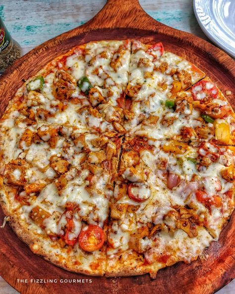 Peri Peri Pizza, Chicken Tikka Pizza, Peri Chicken, Peri Peri Chicken, Peri Peri, Chicken Pizza, Interesting Food, Chicken Tikka, Pizza Lovers