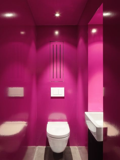 Arsenal+B47+by+Ralph+Germann+Architectes Pink Powder Room, Pink Toilet, Studio Floor Plans, Pink Closet, Chalet Design, Interior Bathroom, Modern Mountain Home, Modern Mountain, Pink Bathroom