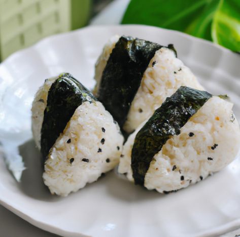 This recipe is for teriyaki chicken onigiri, a Japanese dish made with sushi rice, teriyaki chicken, and nori seaweed. Onigiri Chicken, Chicken Onigiri, Onigiri Recipe, Nori Seaweed, Japanese Dishes, Easy Bread Recipes, Sushi Rice, Easy Bread, Teriyaki Sauce