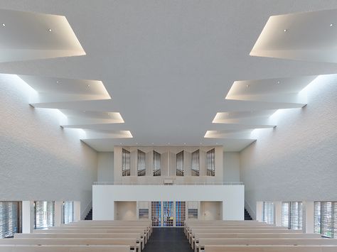 Image 12 of 28 from gallery of St. Paulus Church / KLUMPP + KLUMPP Architekten. Photograph by Zooey Braun Church Ceiling Design, Modern Church Interior, Church Ceiling, Church Lighting, Church Building Plans, Living Room Ideas Luxury, Gypsum Design, Church Interior Design, Altar Design