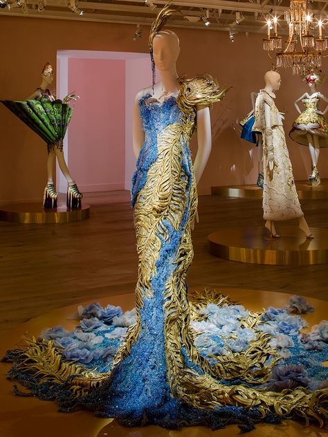 Guo Pei Gao Pei, Gui Pei, Gou Pei, Chinese Couture, Guo Pei Couture, Embroidered Silk Dresses, Guo Pei, King Outfit, Hostess Dresses