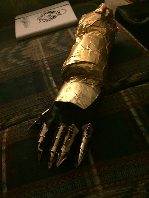 Limiter Golden gauntlet Apocalypse Books, League Of Legends Video, Gold Armor, The Adventure Zone, Post Apocalypse, Armor Concept, Aesthetic Gif, Stargate, Final Fantasy Vii