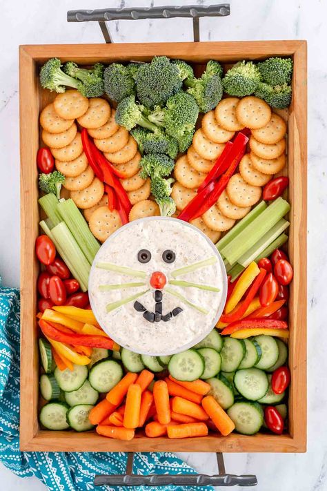 Easter Bunny Veggie Tray, Bunny Veggie Tray, Easter Vegetables Tray, Easter Vegetables, Easter Charcuterie, Easter Party Food, Easy Easter Treats, Best Macaroni Salad, Easter Appetizers