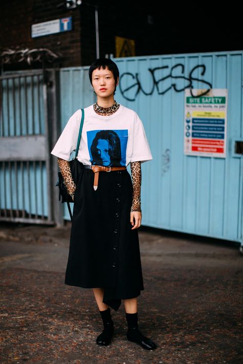 London Fashion Week Street Style, Tokyo Street Fashion, Look Retro, London Street Style, Looks Street Style, Spring Street Style, Style Spring, Mode Inspo, Sporty Chic