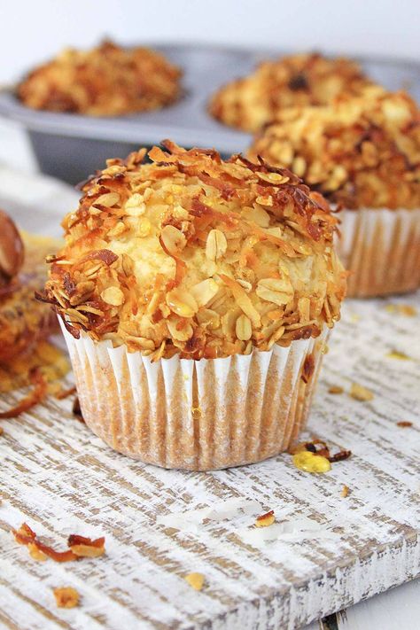 Coconut Muffin Recipes, Raisin Muffins, Coconut Muffins, Moist Muffins, Baked Oatmeal Cups, Simple Muffin Recipe, Savory Muffins, Oatmeal Cups, Cooked Breakfast